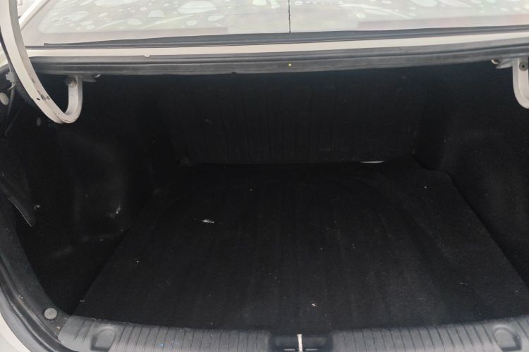 起亚K2 2012款 三厢 1.4L MT GLS纪念版机舱底盘23