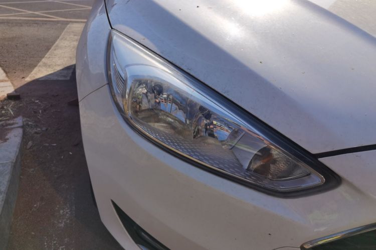 福特 福克斯 2017款 两厢 1.6L 手动风尚型智行版车身外观8