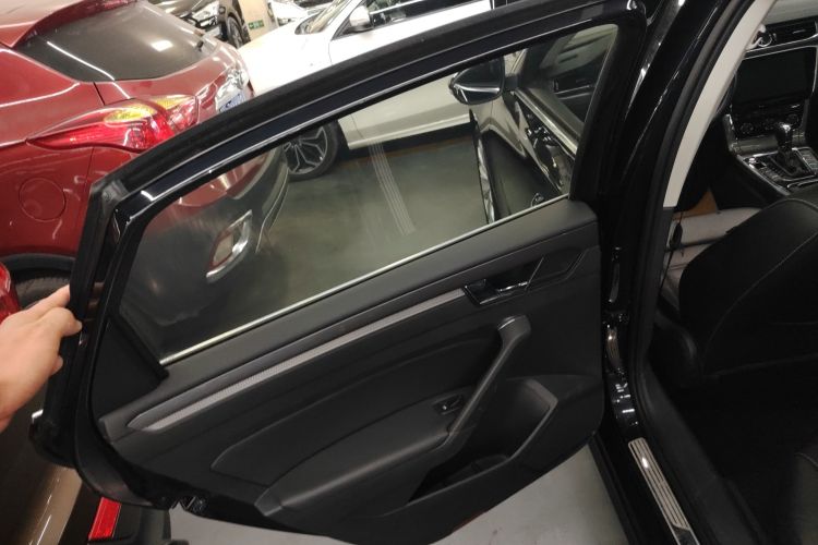 大众 帕萨特 2017款 330TSI DSG尊荣版中控内饰7008