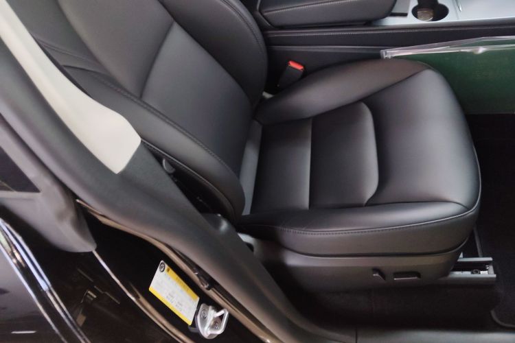 特斯拉 Model Y 2023款 长续航全轮驱动版局部细节41
