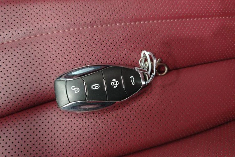 红旗H5 2024款 1.5T DCT智联旗韵版中控内饰11