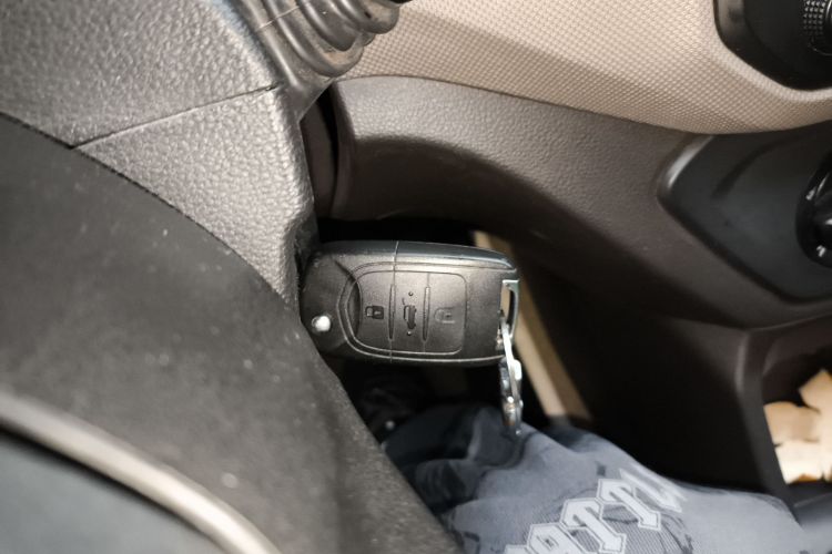 五菱汽车 五菱宏光 2021款 1.5L改款 S标准型 液压助力LAR中控内饰7001