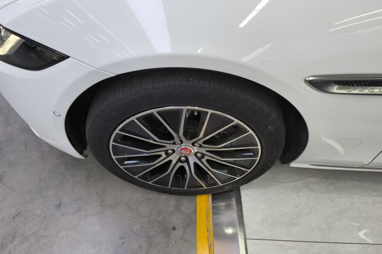 捷豹XEL 2020款 2.0T 200PS S进取优雅版车身外观6007