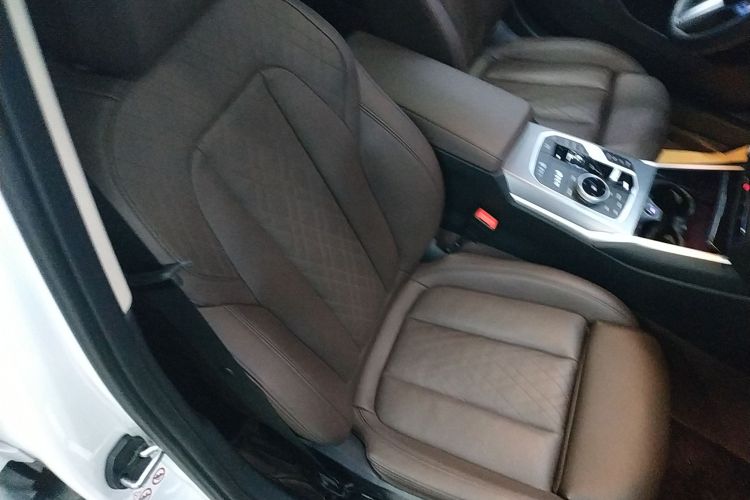 宝马3系 2023款 325Li M运动曜夜套装局部细节41