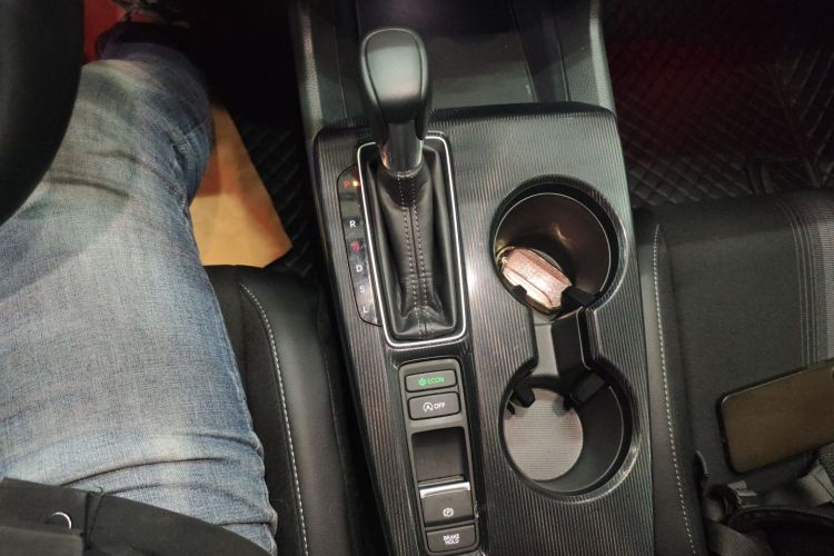 本田 思域 2023款 HATCHBACK 240TURBO CVT极锐版局部细节18