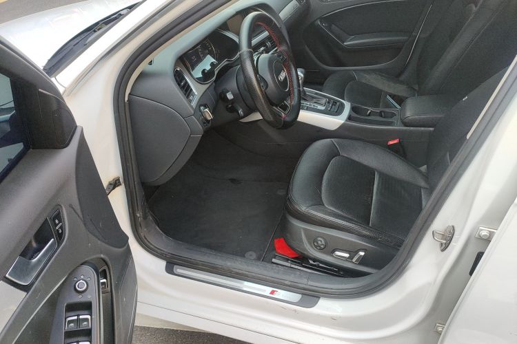 奥迪A4L 2015款 45 TFSI quattro个性运动型中控内饰20