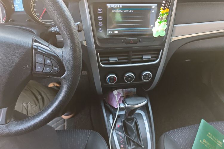 奔腾B30 2016款 1.6L 自动尊享型中控内饰16