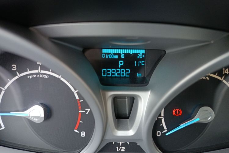 福特 翼搏 2013款 1.5L 自动尊贵型中控内饰15