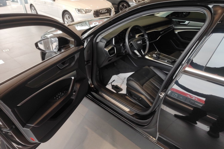 奥迪A6L 2022款 40 TFSI 豪华致雅型中控内饰7003