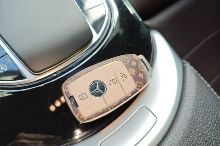 奔驰GLC 2020款 改款 GLC 260 L 4MATIC 动感型中控内饰7001