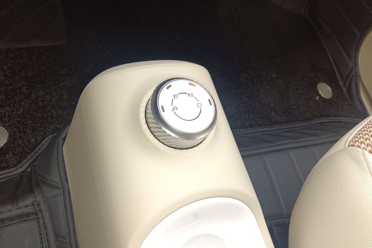 五菱汽车 宏光MINIEV 2024款 第三代 215km 青春版中控内饰18