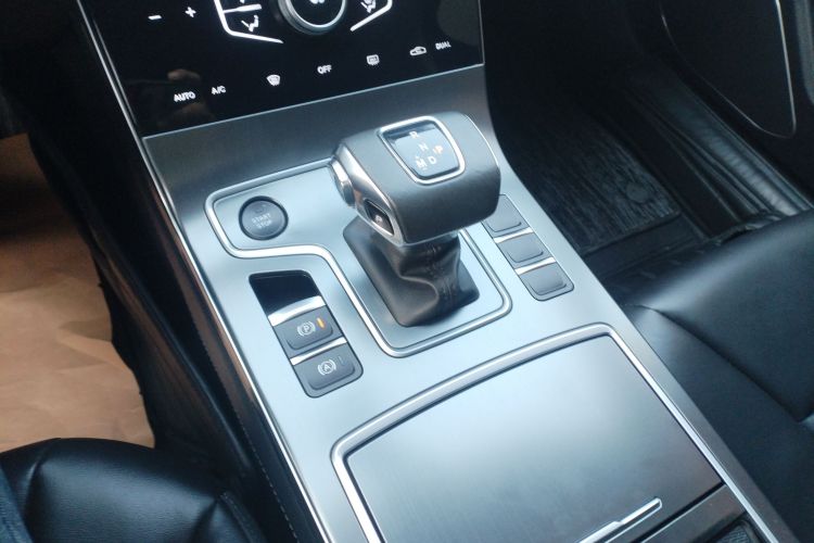 红旗H5 2022款 经典款 改款 1.5T DCT旗韵版中控内饰18