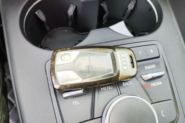 奥迪A4L 2019款 45 TFSI quattro 个性运动版 国V中控内饰11