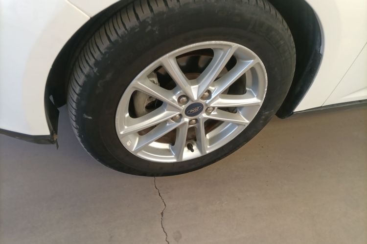 福特 福克斯 2018款 两厢经典 EcoBoost 180 自动精英型车身外观6005