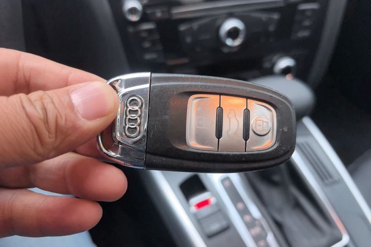 奥迪A4L 2013款 35 TFSI 自动标准型中控内饰7001