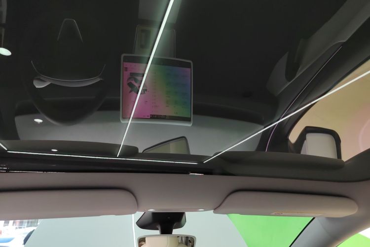 特斯拉 Model Y 2025款 后轮驱动版中控内饰22