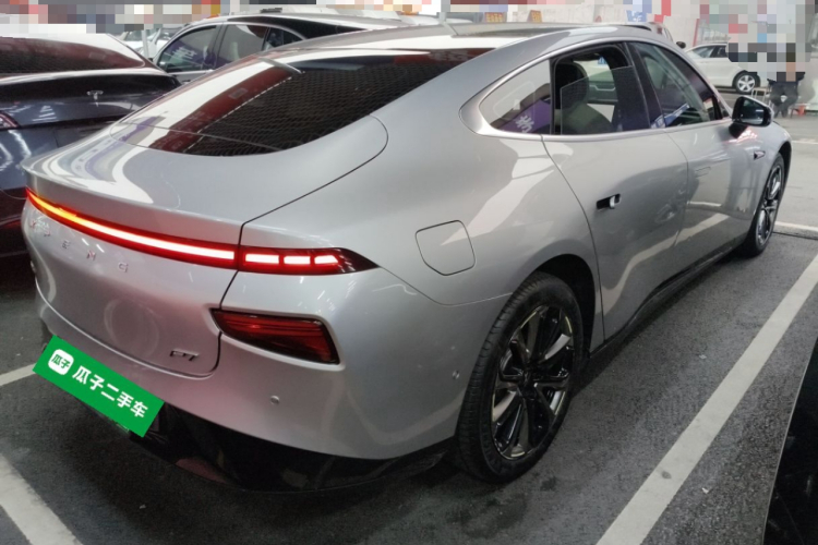 小鹏P7 2022款 670N+车身外观6005