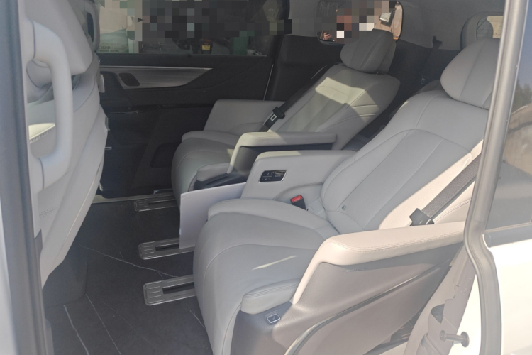 别克GL8 2025款 陆尊 尊享版中控内饰21