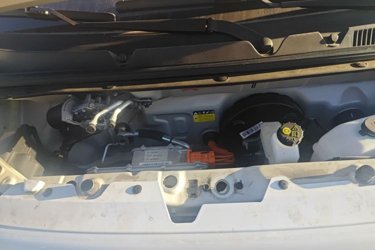 五菱汽车 宏光MINIEV 2024款 第三代 215km 进阶版机舱底盘24