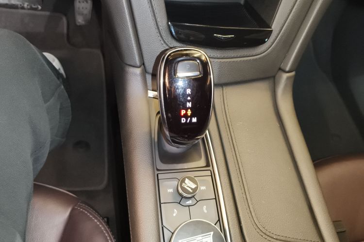 凯迪拉克XT6 2021款 2.0T 六座四驱豪华型中控内饰18