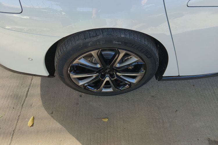 小鹏P7 2022款 625E车身外观6008