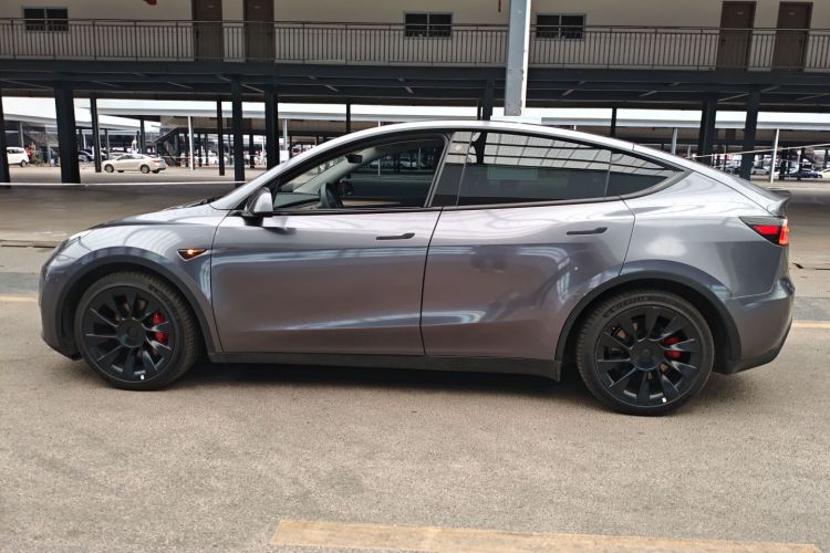 特斯拉 Model Y 2021款 标准续航后驱版车身外观6003