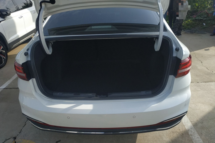 大众 朗逸 2024款 1.5L 自动五百万版机舱底盘23