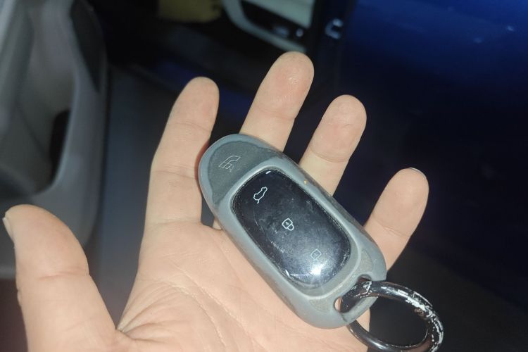 理想汽车 理想ONE 2020款 增程6座版中控内饰11