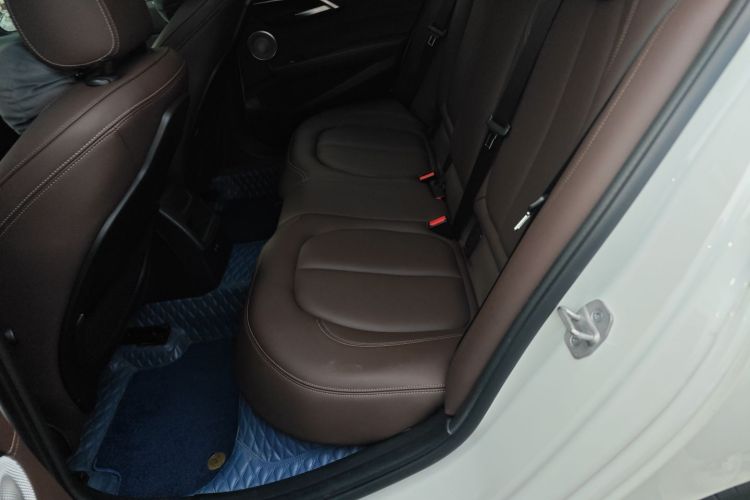 宝马1系 2021款 120i M运动曜夜版中控内饰7004