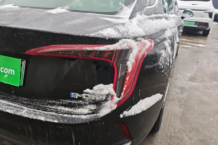 红旗E-QM5 2023款 改款 基础出行版车身外观9