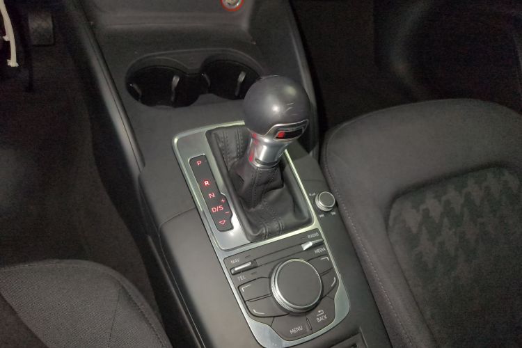 奥迪A3 2016款 Sportback 35 TFSI 领英型中控内饰18