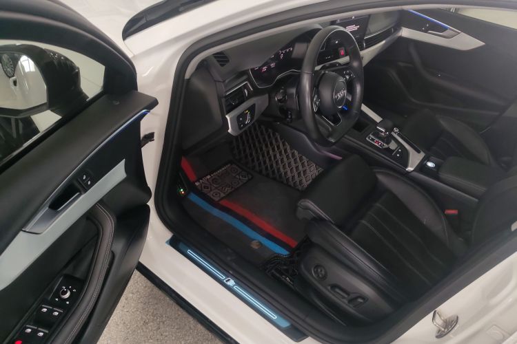 奥迪A4L 2022款 40 TFSI 豪华动感型中控内饰7003