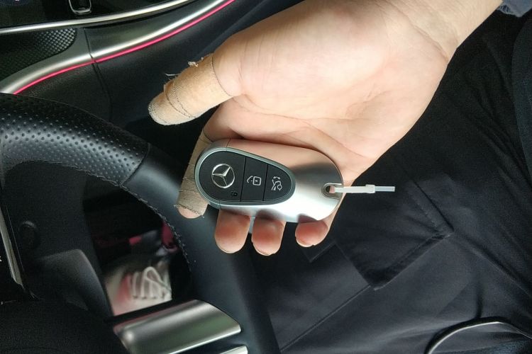 奔驰C级 2023款 改款 C 200 L 运动版中控内饰7001