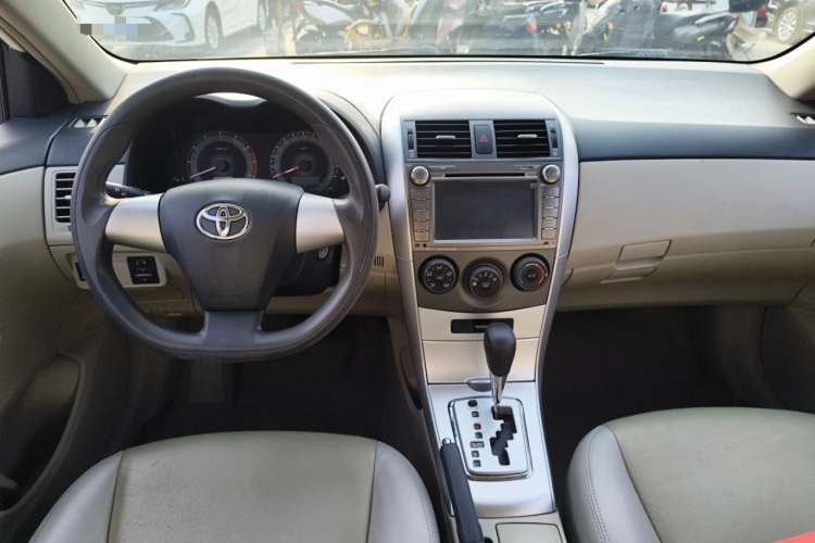 丰田 卡罗拉 2011款 1.6L 自动GL中控内饰12