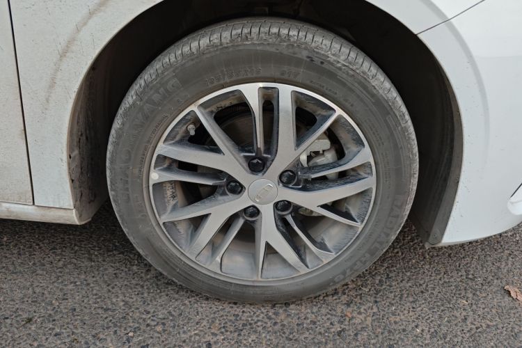 吉利汽车 帝豪 2025款 第4代 1.5L CVT龙腾版车身外观10