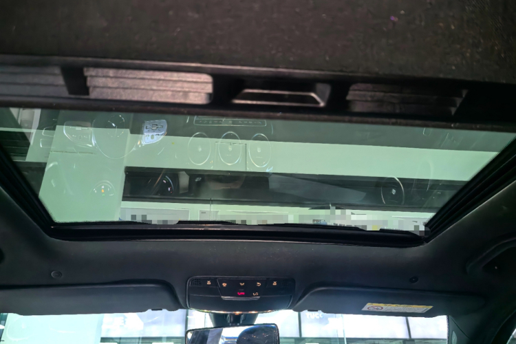 奔驰C级 2019款 C 260 运动版中控内饰22