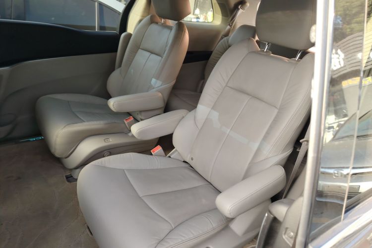 别克GL8 2014款 3.0L XT豪华商务旗舰版中控内饰21