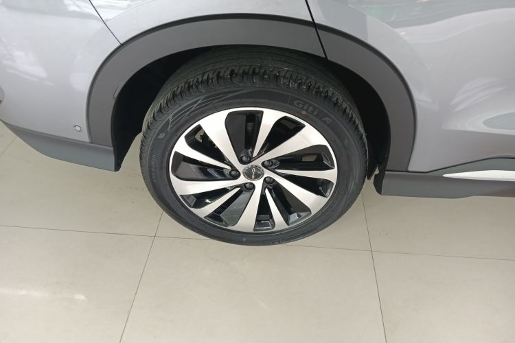 比亚迪 宋PLUS新能源 2023款 冠军版 DM-i 150KM 旗舰PLUS 5G车身外观6008