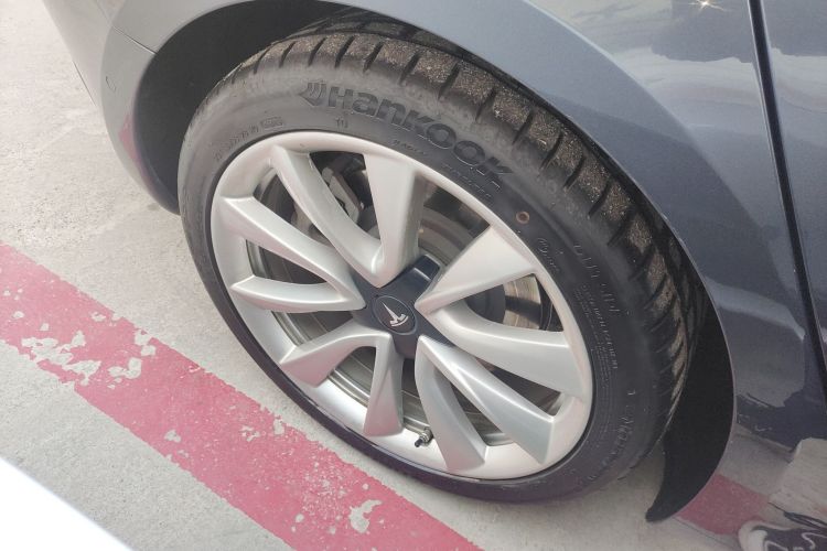 特斯拉 Model 3 2019款 标准续航后驱升级版车身外观6008