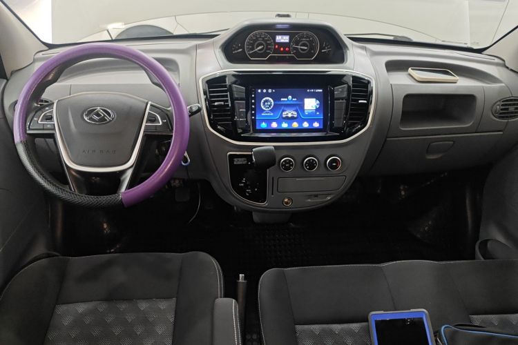 上汽大通MAXUS 新途V80 2023款 2.0T AMT经典傲运通短轴中顶5/6座中控内饰7002