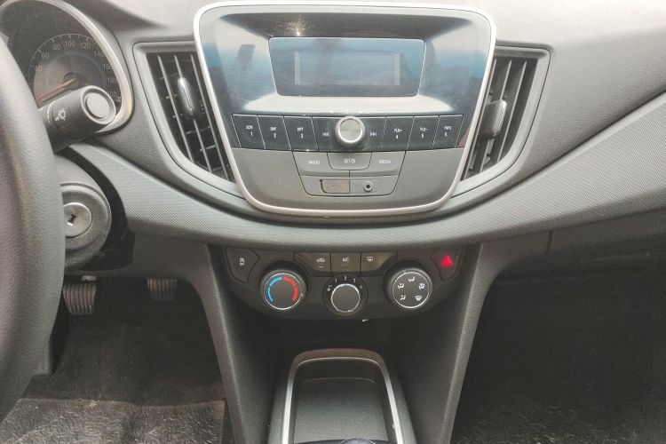雪佛兰 科沃兹 2016款 1.5L 手动欣享版中控内饰16