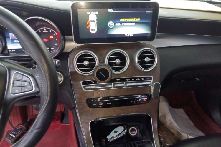 奔驰GLC 2017款 GLC 300 4MATIC 动感型中控内饰16