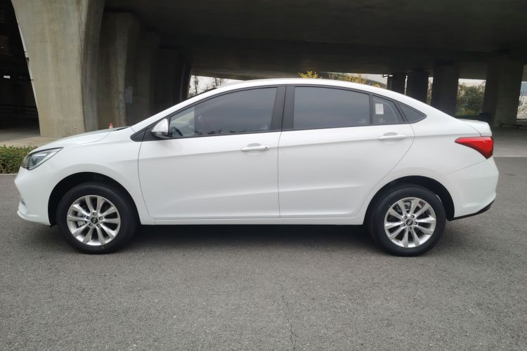 奇瑞新能源 艾瑞泽e 2024款 405km 出行版车身外观4