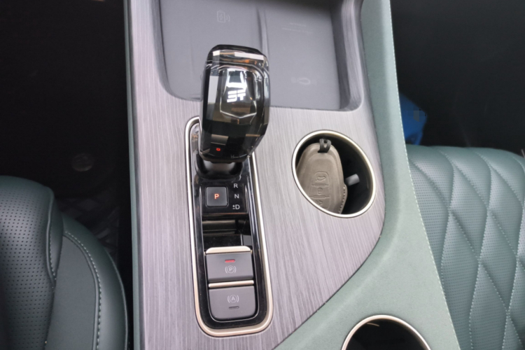 捷途山海L9 2024款 1.5TD 2DHT Max 7座中控内饰18