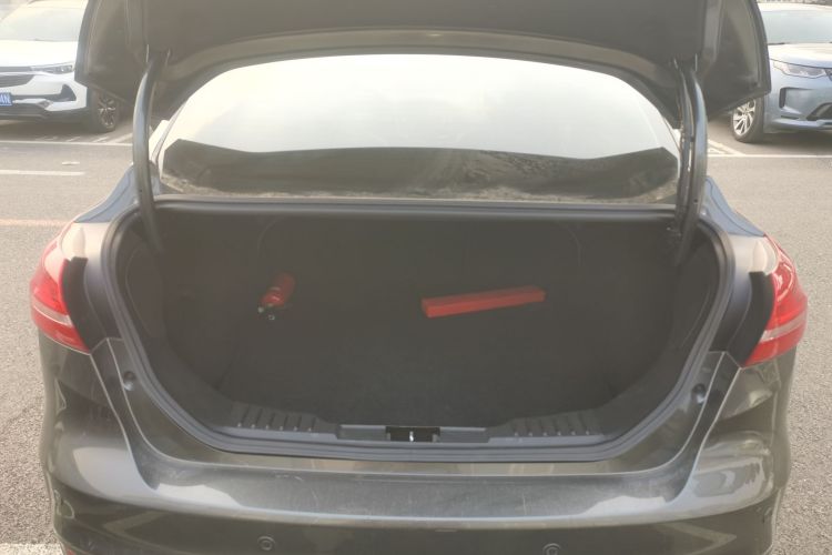 福特 福克斯 2015款 三厢 1.6L 自动风尚型机舱底盘23