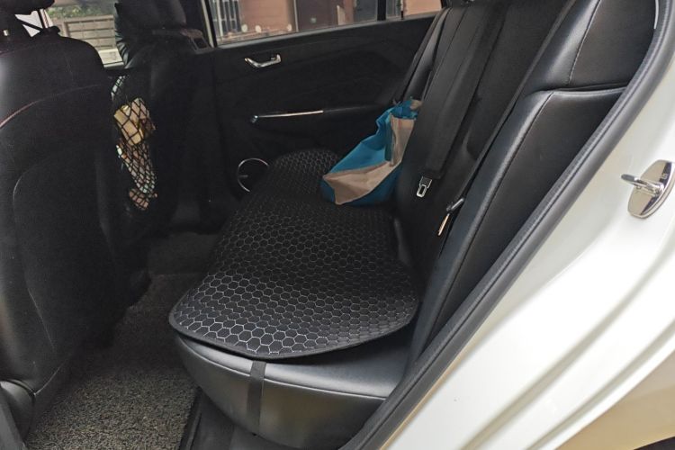 奇瑞 艾瑞泽5 2016款 1.5L CVT领潮版中控内饰7004