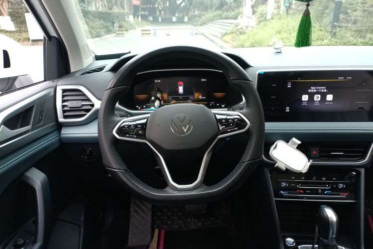 大众 途岳 2023款 300TSI 两驱皎月版中控内饰13