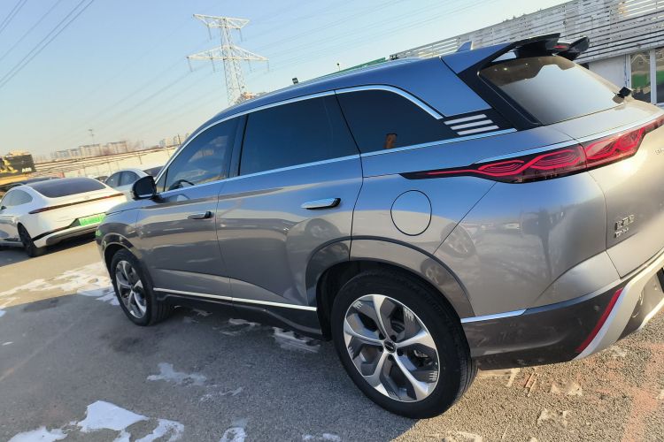 比亚迪 护卫舰07 2023款 DM-i 100KM 尊贵型车身外观4