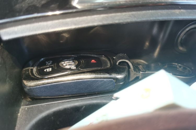 别克 君威 2019款 20T 豪华型 国VI中控内饰7001