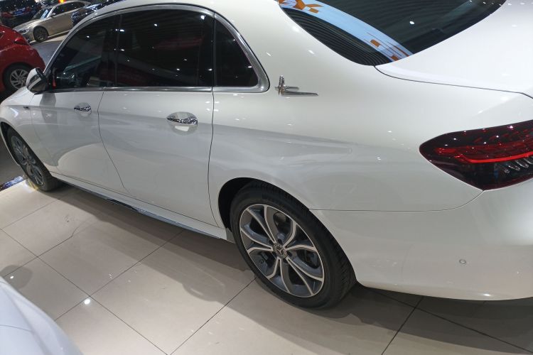 奔驰E级 2021款 E 300 L 运动豪华型车身外观4